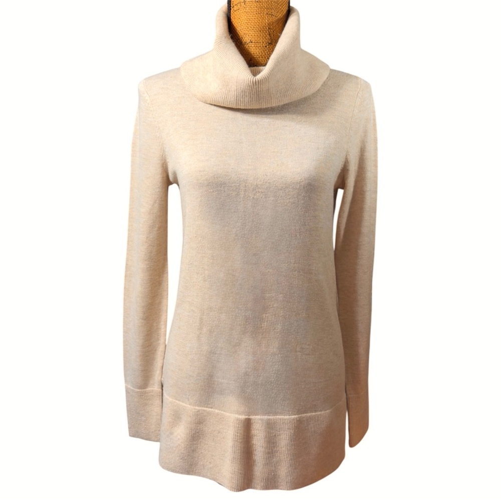 LOFT beige turtleneck sweater with wide hem Women’s size small | x